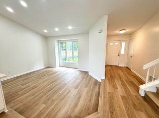 1084 Hummingbird Ln, Eagan, MN 55123