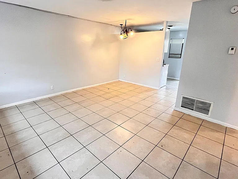 919 S G St — Photo 12