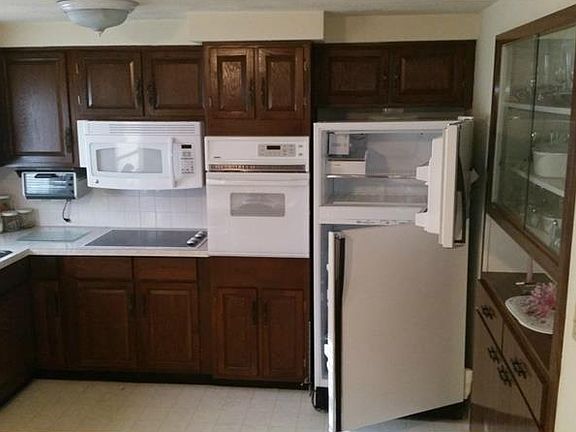4th image of 2203 Pamela Dr