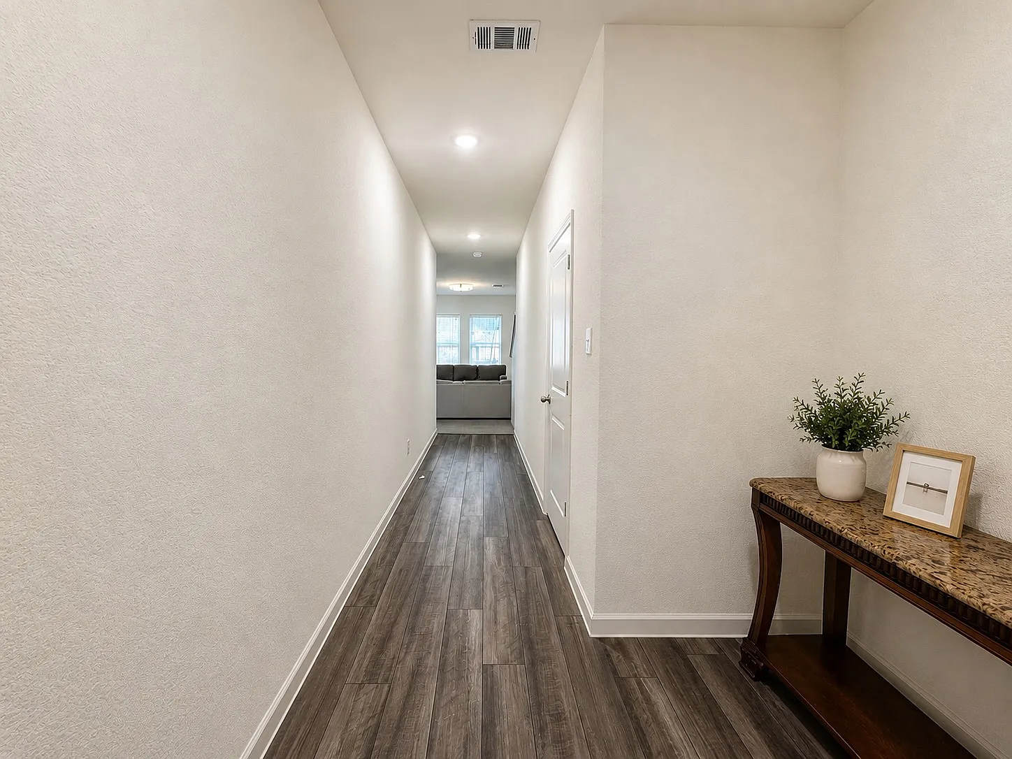 3 bed, 2.5 bath, 1942 sqft, $2,100 — Photo 3