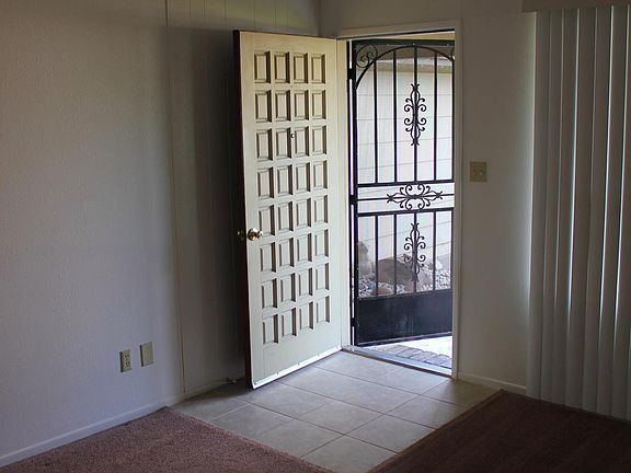 5th image of 1035 Downing Dr