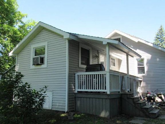 2nd image of 22 Pleasant St