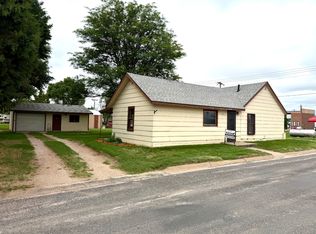 213 14th Ave E, Benkelman, NE 69021