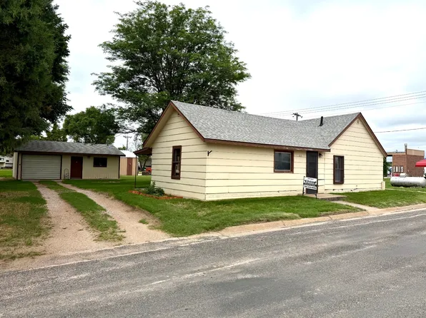 213 14th Ave E, Benkelman, NE 69021