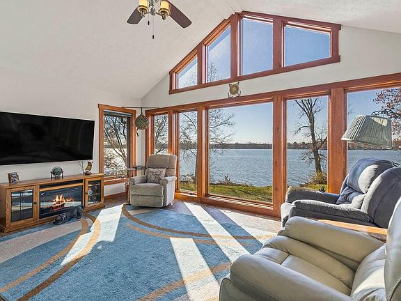 4th image of 30 Lake Dr SE