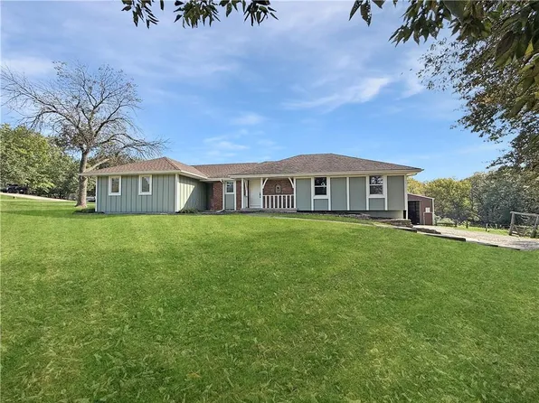 4248 Country Squire Rd, Oak Grove, MO 64075