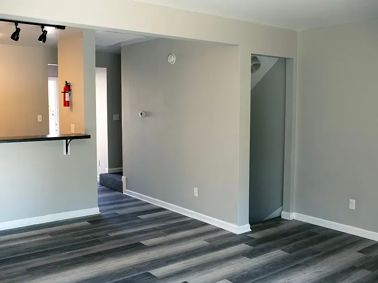 1011 W Cascade Ave — Photo 12