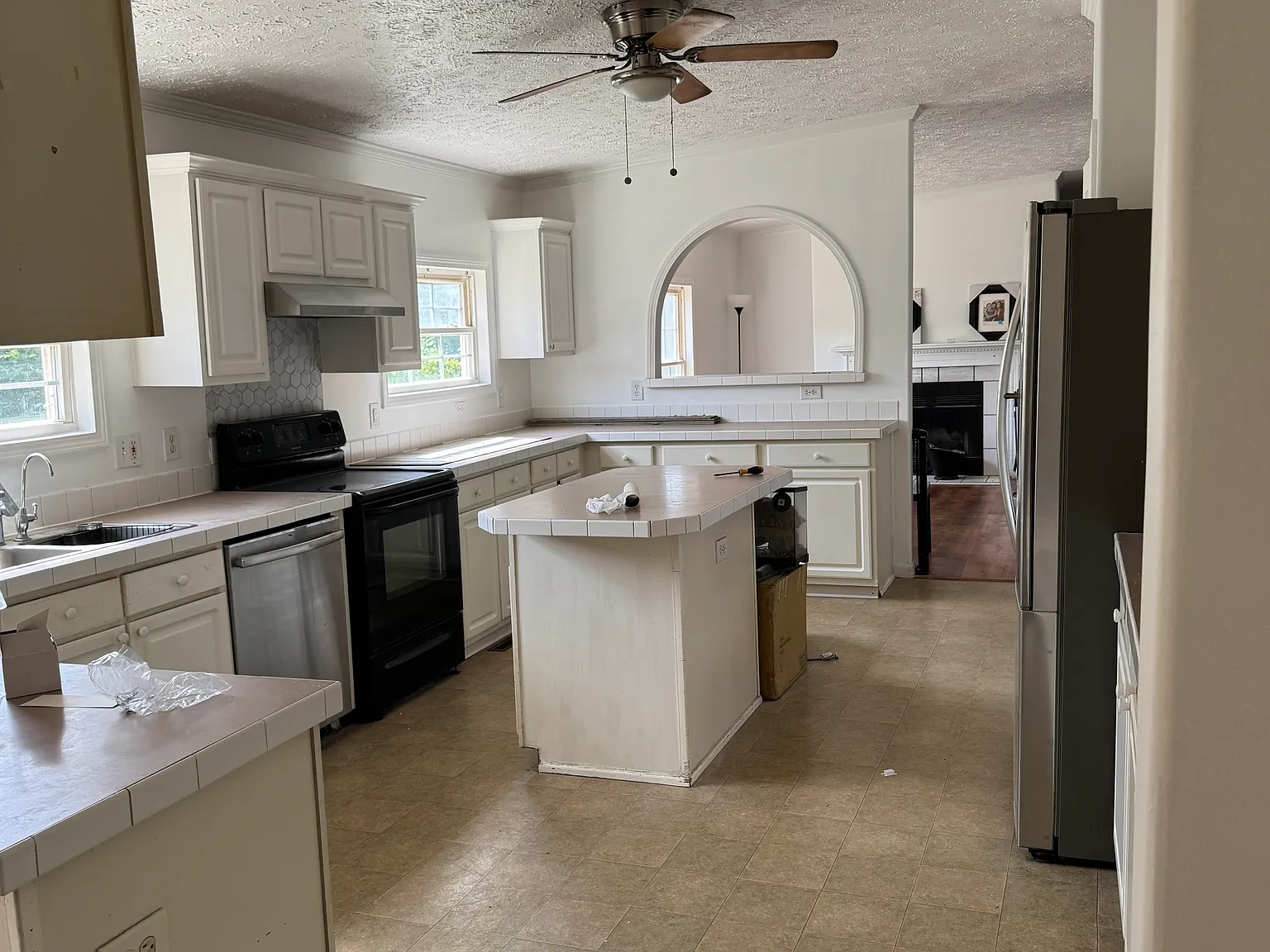 4 bed, 2.5 bath, 2052 sqft, $2,500 — Photo 4