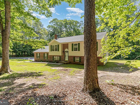 3rd image of 7001 Aspen Ln