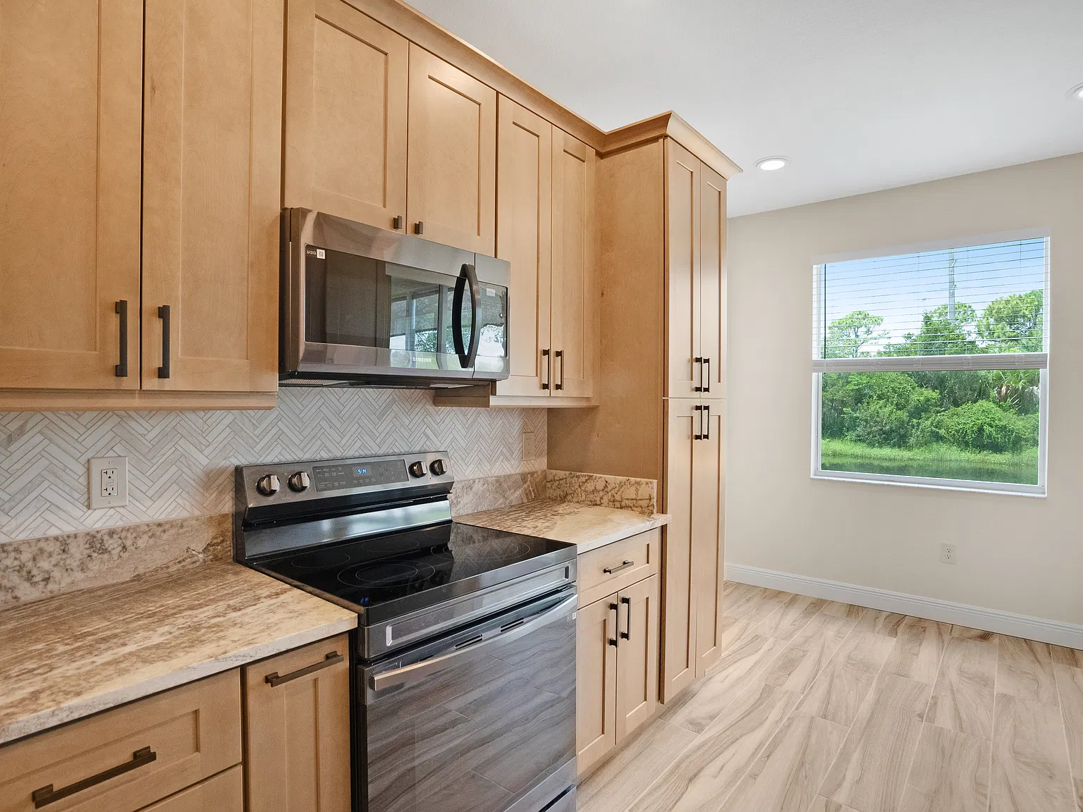 3 bed, 1447 sqft, $2,550 — Photo 3