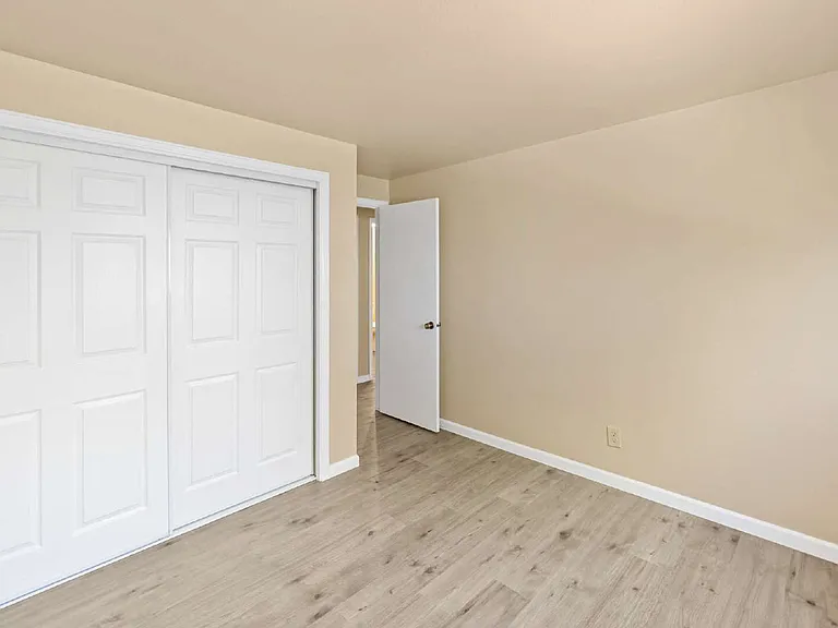 1401 Sanderson Ave — Photo 30