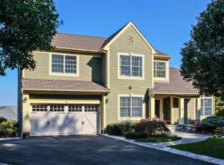 8 Farm Gate Rd, New Providence, NJ 07974