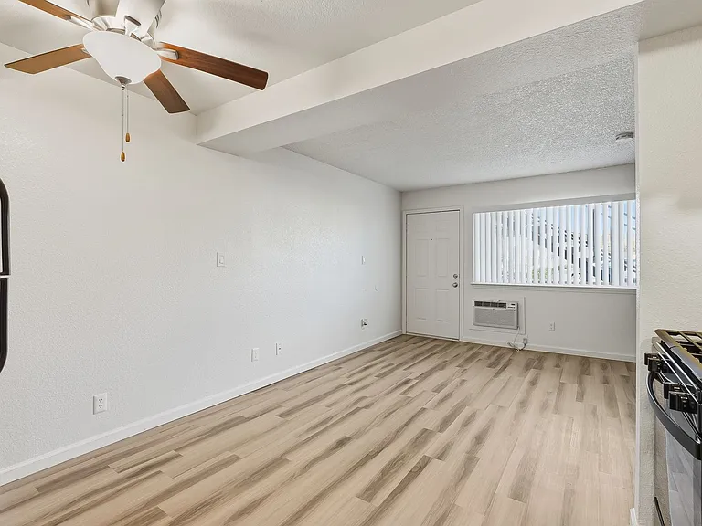 450 - Harbor Breeze — Photo 6