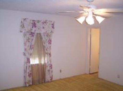 3rd image of 8715 STARCREST DR #39