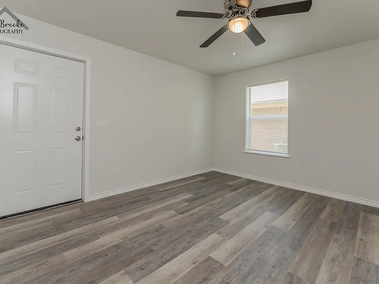 1509 Trigg Ln — Photo 4