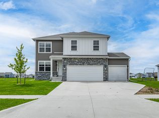 1115 Spruce St, Waukee, IA 50263