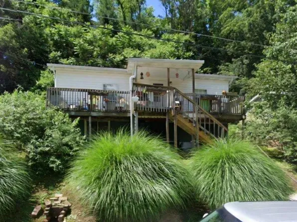 715 Michigan Ave, Nutter Fort, WV 26301