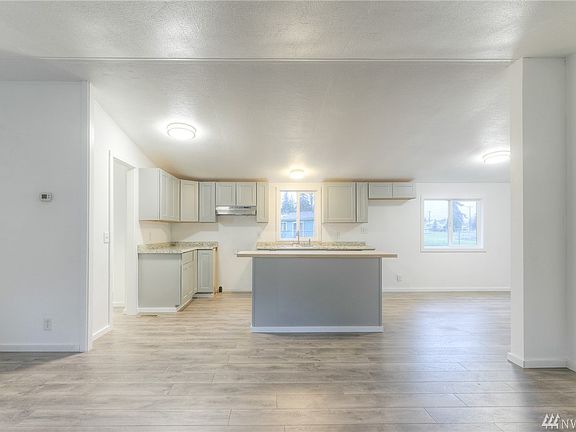 5th image of 604 S Newton St