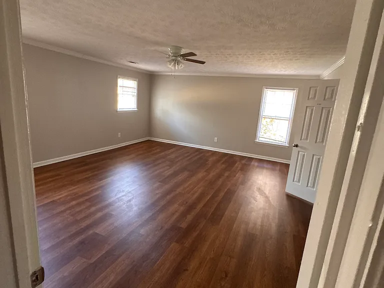 4500 Woodlawn Lake Dr — Photo 4