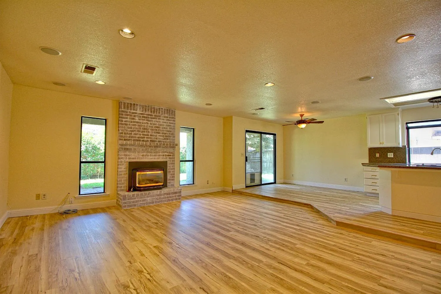 4 bed, 2072 sqft, $3,000 — Photo 4