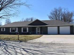 305 N 13th St, Osage, IA 50461