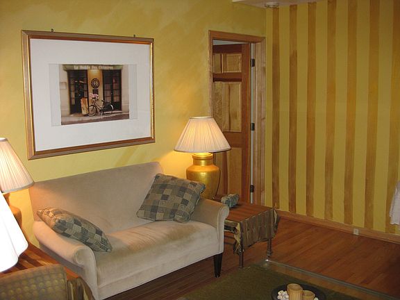 4th image of 921 N La Salle Dr APT 3