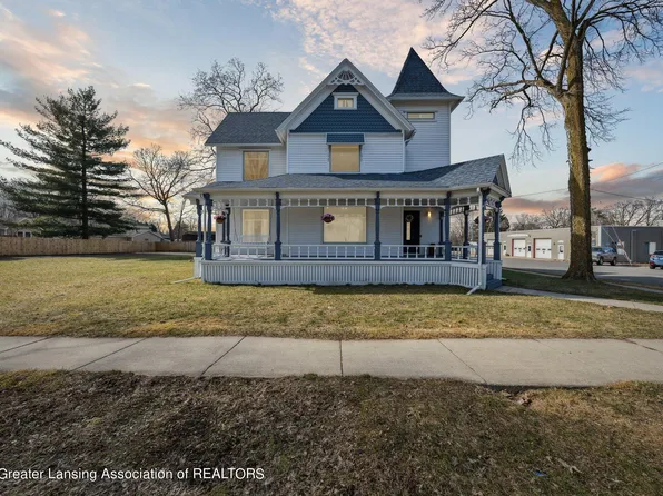 210 S Maple Ave, Maple Rapids, MI 48853