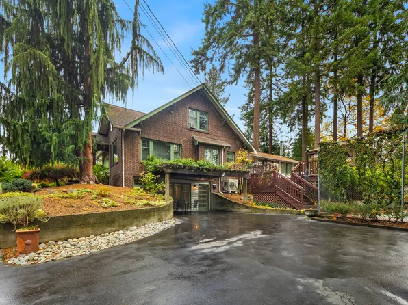 18220 108th Ave NE, Bothell, WA 98011