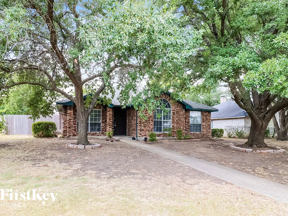 1129 Rosewood Ln