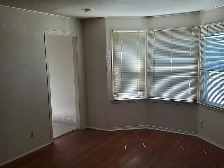 2014 Mayfair Dr W — Photo 4