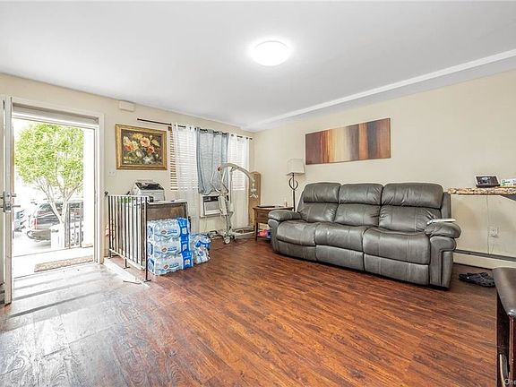 5th image of 3946 Pratt Ave