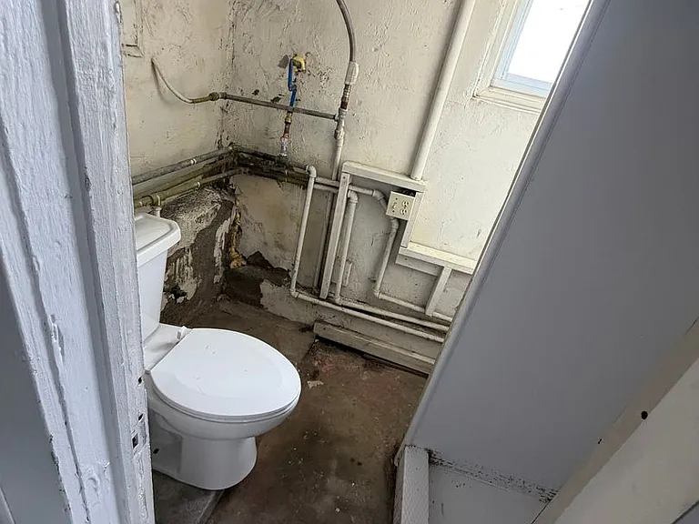 917 Gilbert Ct — Photo 18