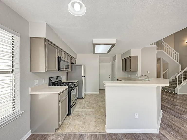 7802 Van Dyke Dr — Photo 6
