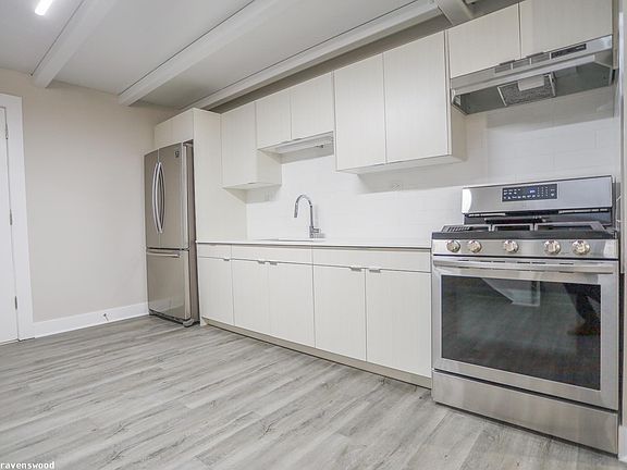3rd image of 4557 N Ravenswood Ave #818