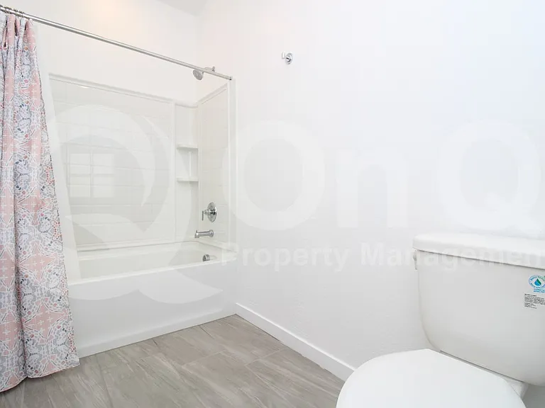 1045 E Thompson Way — Photo 17