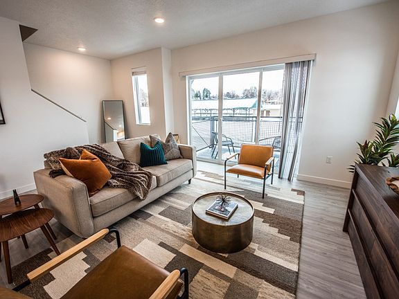 2nd image of 580 39th St #539