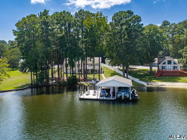 220 Watermans Dr, Gasburg, VA 23857