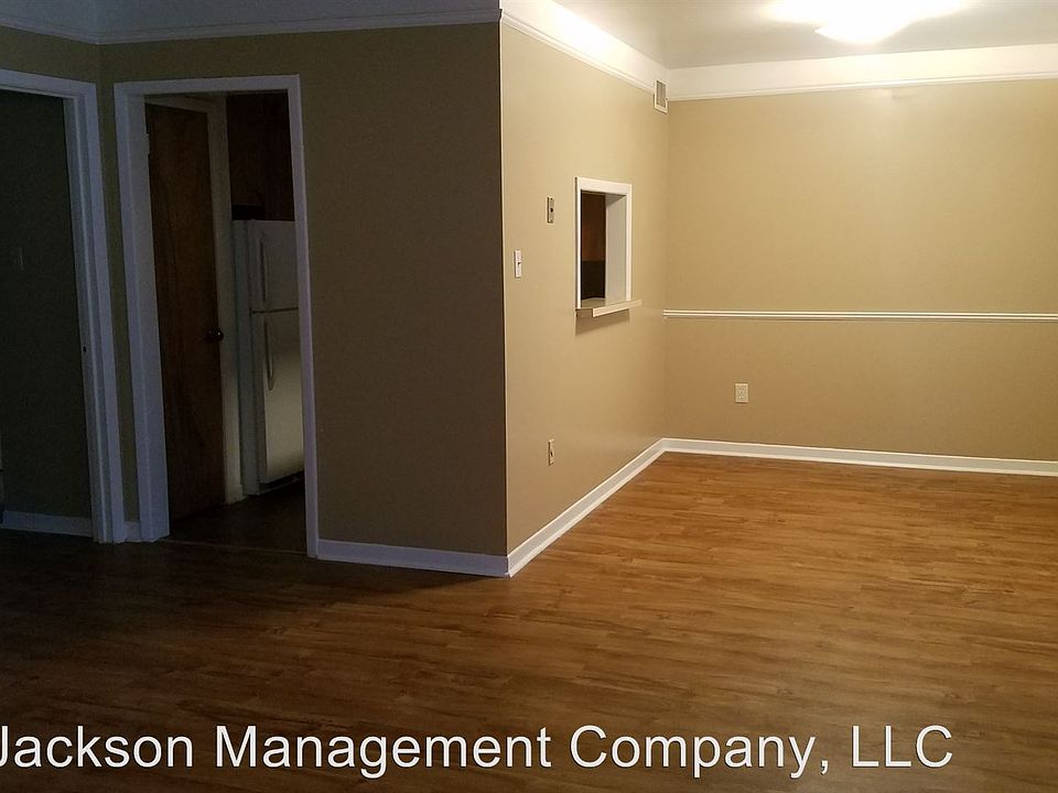 1st image of 500 Willow Dr APT C4