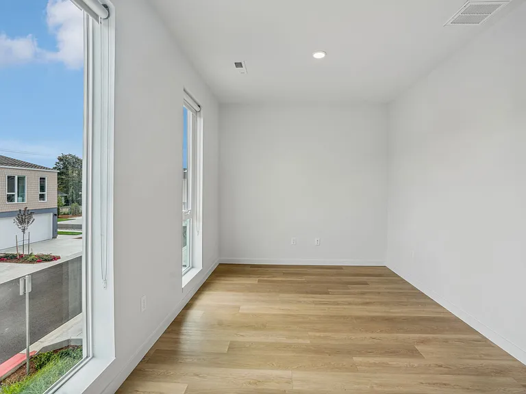 Ellis Apartments — Photo 34