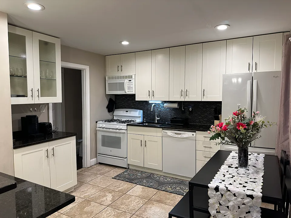43 Glenwood St #2