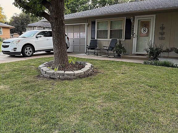 4th image of 3409 SW Mission Ave