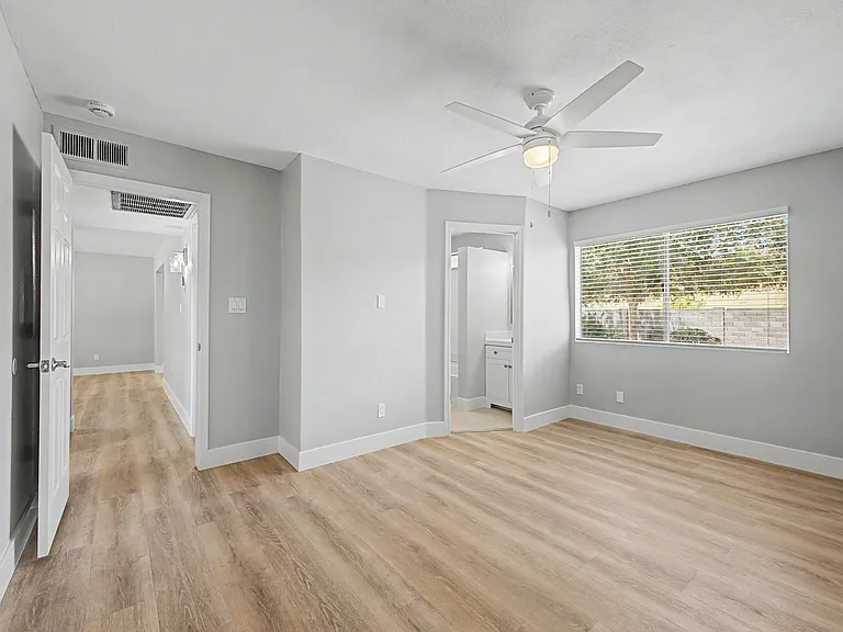 2340 E Isabella Ave — Photo 10