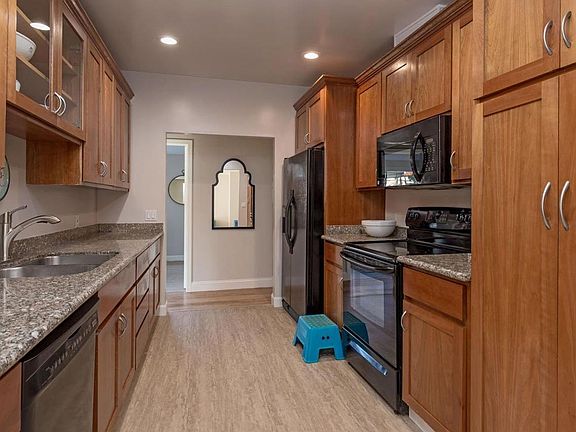 2nd image of 1038 Colusa Ave