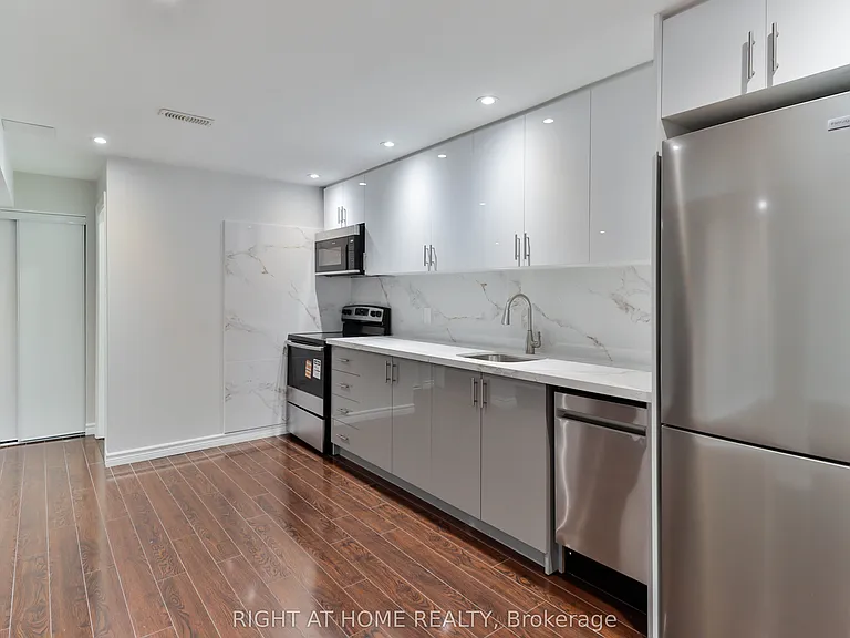 186 Cosgrove Dr #BASEMENT — Photo 11