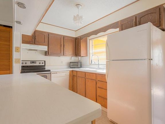 5th image of 414 Rosehill Ave