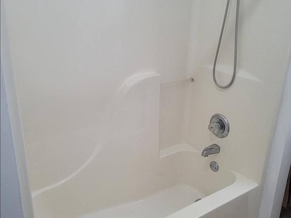 4th image of 229 Iris Rd