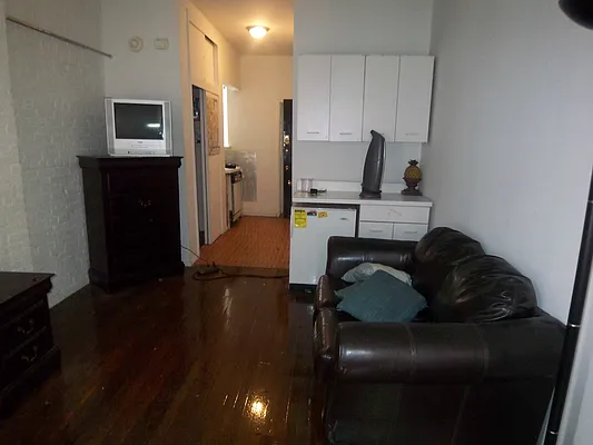 Rented by Fleet Realty | media 43