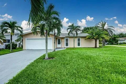 4 bed, 2.0 bath, 1961 sqft, $6,400 — Photo 2