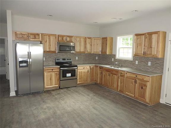 4th image of 2033 Glen Manor Ct
