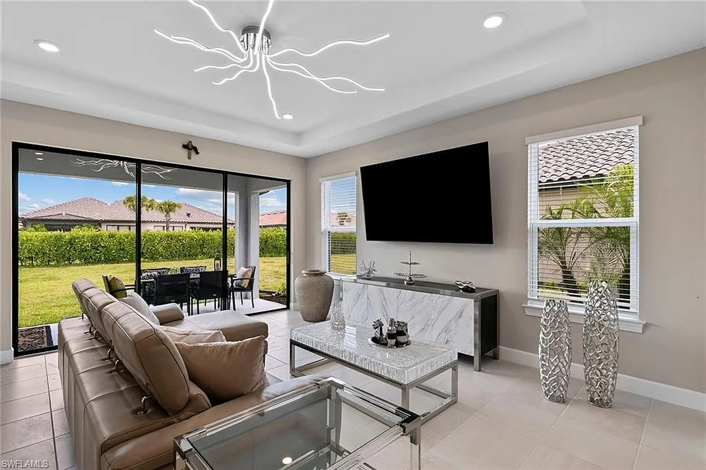 3 bed, 2.0 bath, 1905 sqft, $7,500 — Photo 4